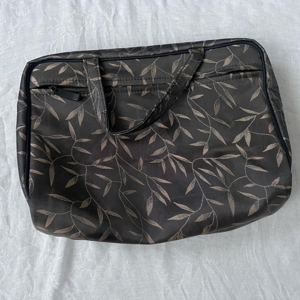 Toiletries Bag - Picture 2 of 5